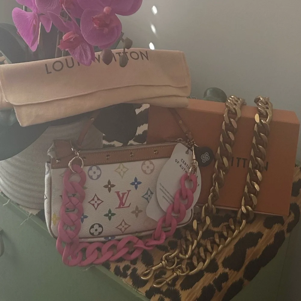 Louis Vuitton White Luxury Takashi Murakami Pochette - Picture 11 of 11